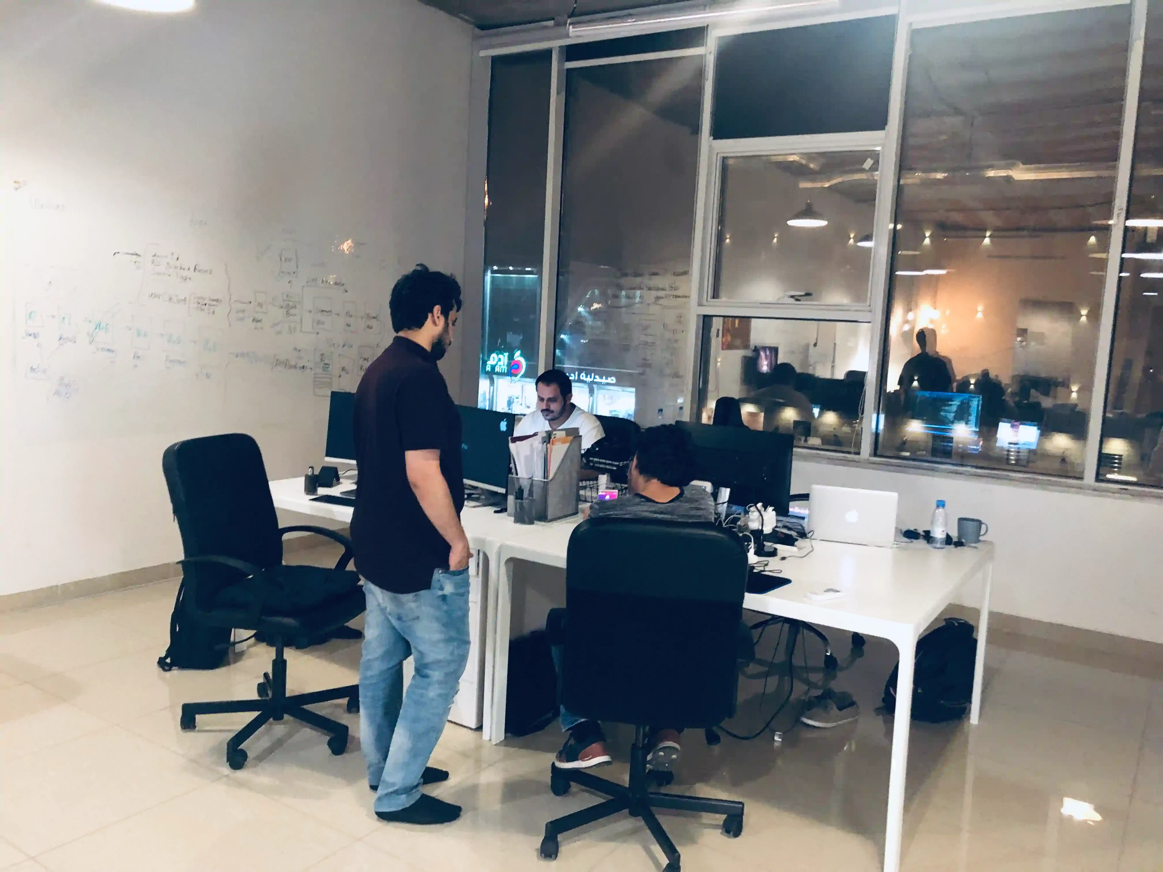 فريق ڤاست سوفت أثناء العمل في مكتب الرياض